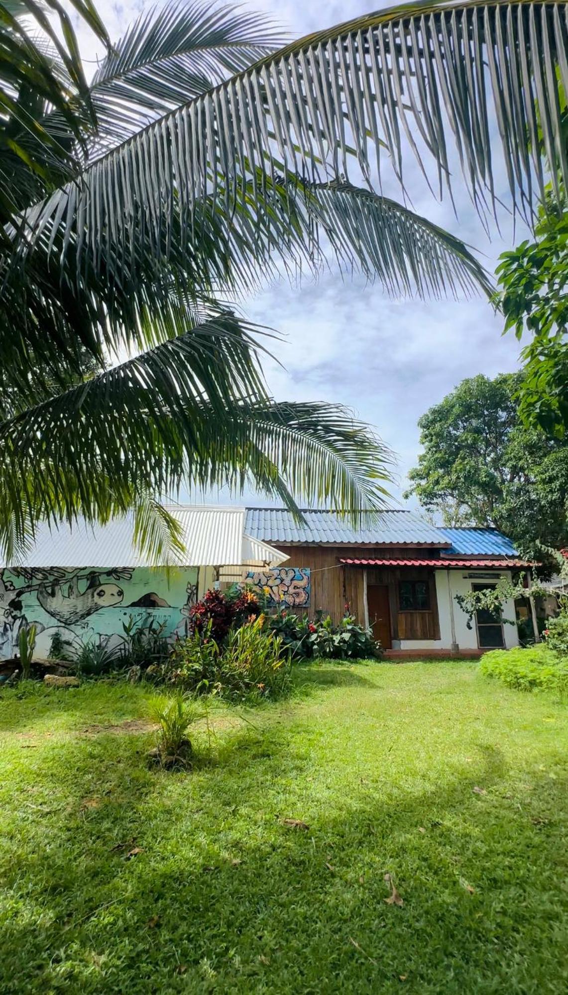 Lazy Bones Hostel Koh Rong Sanloem Exterior photo