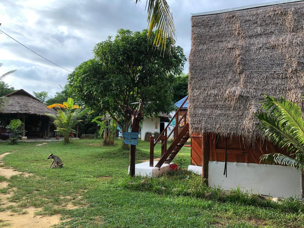 Lazy Bones Hostel Koh Rong Sanloem Exterior photo