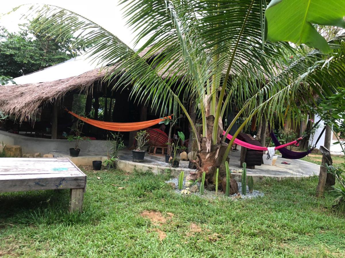 Lazy Bones Hostel Koh Rong Sanloem Exterior photo